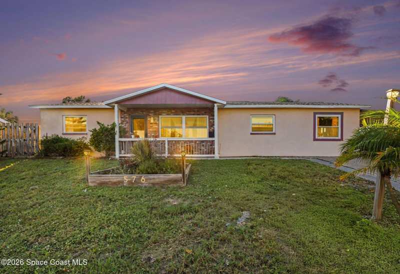 4 bedroom Single Family Residence at 576 Imperial Avenue, IXora Park Plat No 6, Melbourne — photo 1
