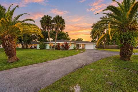 5105 W Country Club Drive, 4-bedroom for sale in Sarasota
