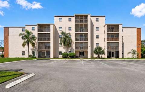 5541 Bay Boulevard #550, pool for sale in Port Richey