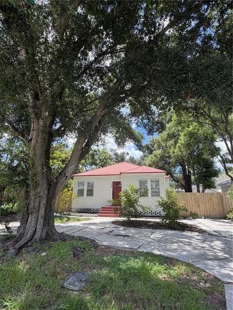104 W Lambright Street, home for sale on W Lambright Street