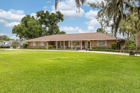 900 N Citrus Avenue, golf community for sale in Howey In The Hills