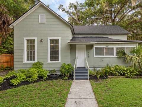 829 NE 3Rd Street, home for sale on NE 3Rd Street