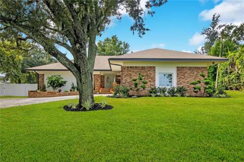 2637 Grace Manor, pool for sale in Lakeland
