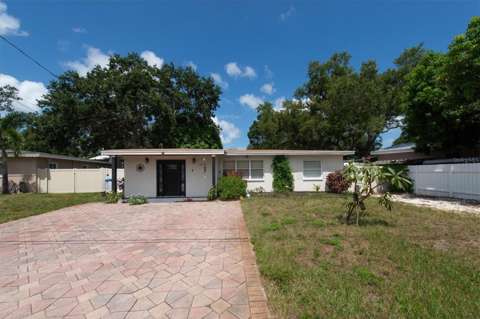 12812 Lake Drive, 4-bedroom for sale in Largo
