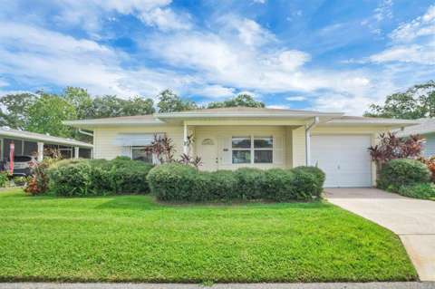 4938 Colonnades Circle, golf community for sale in Lakeland