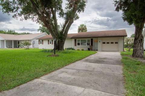 62 Aberdeen Circle, golf community for sale in Leesburg