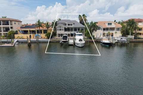 6113 Pasadena Point Boulevard, waterfront for sale in Gulfport