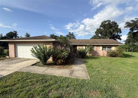 2906 Oak Crest Drive, starter home for sale in Plant City