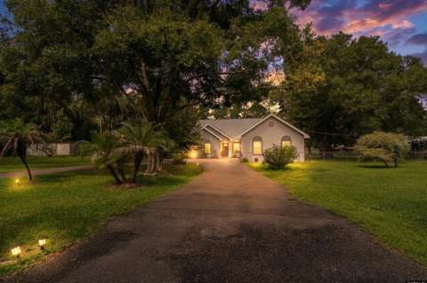 15370 Apache Drive, $300k–$500k for sale in Thonotosassa