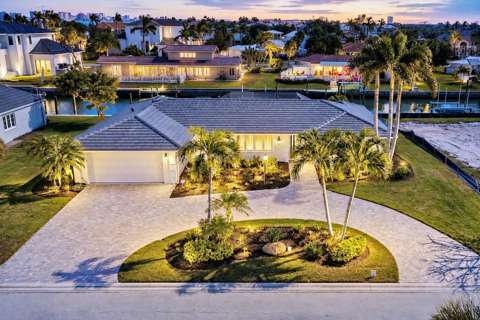 548 Gunwale Lane, pool for sale in Longboat Key