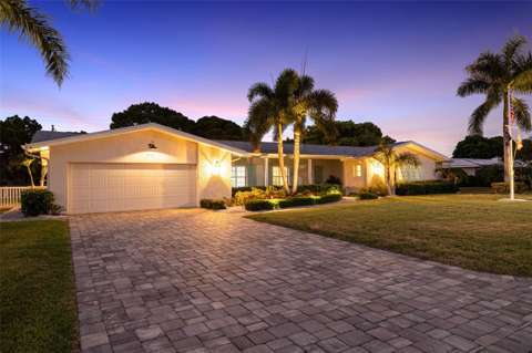 616 Pineland Avenue, golf community for sale in Belleair