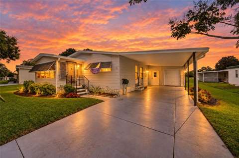 920 Silver Oak Avenue, golf community for sale in The Villages