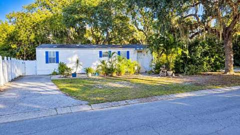 1301 Live Oak Parkway, home for sale in Tarpon Springs 34689