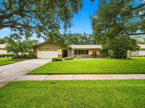 13903 Middle Park Drive, golf community for sale in Tampa