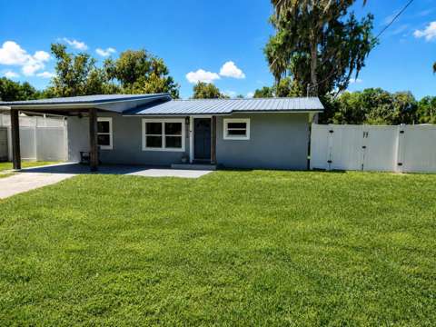 1924 Cr 439C, home for sale in Lake Panasoffkee 33538