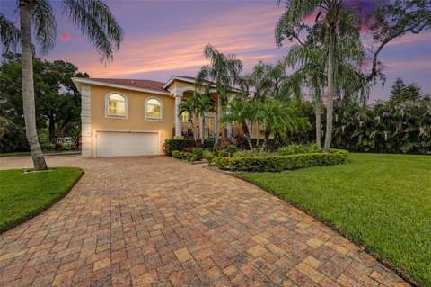 1021 W Henry Avenue, waterfront for sale in Tampa