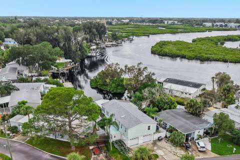 507 River View Lane, $300k–$500k for sale in Tarpon Springs
