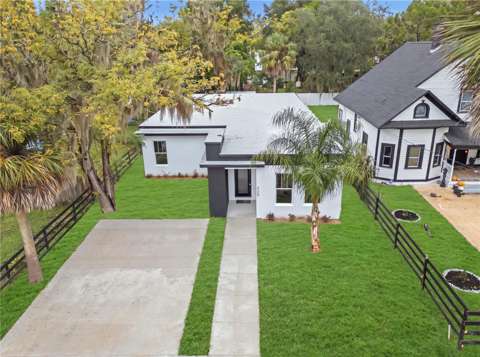 225 E Hyde Park Avenue, home for sale in Eustis 32726
