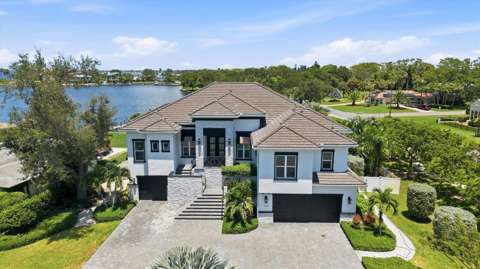 387 S Shore Drive, home for sale in Sarasota 34234