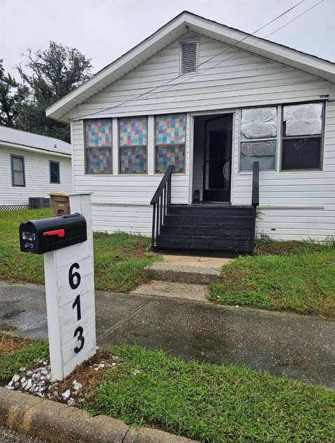 613 NE 8Th Avenue, home for sale on NE 8Th Avenue