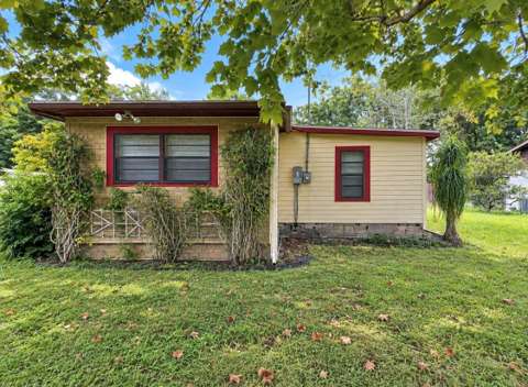 2222 Getford Rd, pool for sale in Eustis