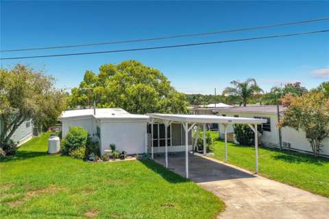 1521 Lakeview Drive, golf community for sale in Tavares