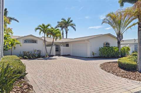 11225 4Th Street, pool for sale in Treasure Island