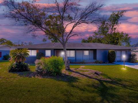 5 Oak Street, home for sale in Yalaha 34797