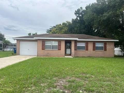 418 E Hillcrest Avenue, starter home for sale in Lake Wales