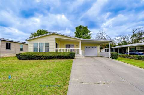 37232 Neukom Avenue, gated community for sale in Zephyrhills