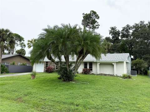 2274 Lakeshore Circle, home for sale in Port Charlotte 33952