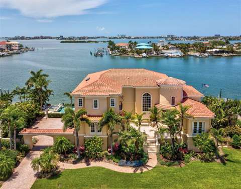 6224 Pasadena Point Boulevard, waterfront for sale in Gulfport