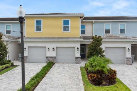 832 Driving Range Court, golf community for sale in Kissimmee