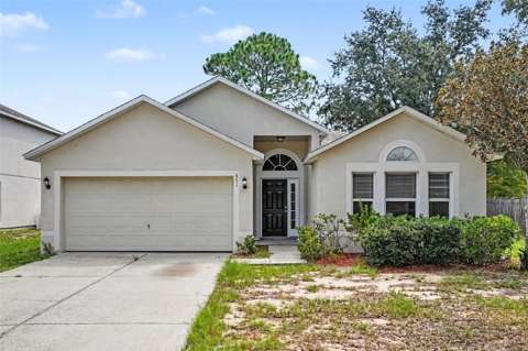 881 Vanderbilt Dr, 4-bedroom for sale in Eustis