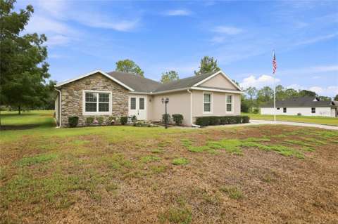 555 Dowling Circle, $300k–$500k for sale in Lady Lake