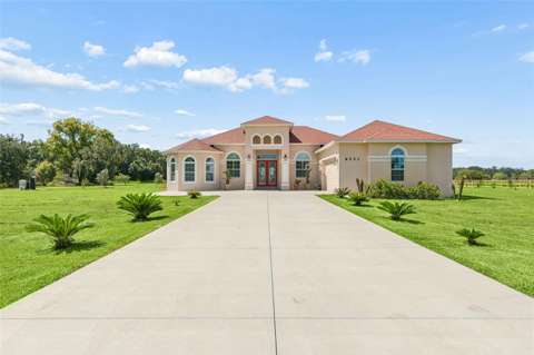 8552 Branding Iron Trail, luxury home for sale in Plant City