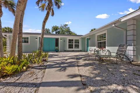 4055 Bay Oaks Circle, 4-bedroom for sale in Englewood