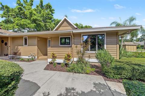 992 Spinnaker Court, $300k–$500k for sale in Tarpon Springs