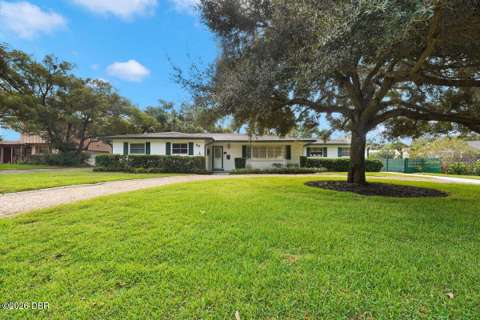 42 S St Andrews Drive, home for sale on S St Andrews Drive