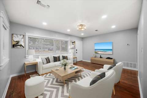 318 NW Oakland Circle, home for sale on NW Oakland Circle
