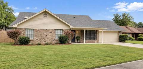 11 Tanglewood Circle, $300k–$500k for sale in Fort Walton Beach