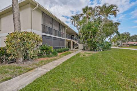 6544 Chasewood Drive #H, starter home for sale in Jupiter