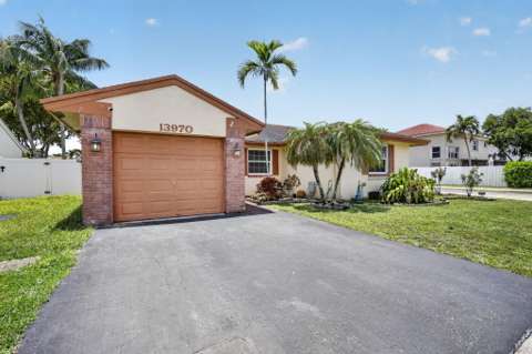 13970 Oaklawn Place, home for sale in Davie 33325
