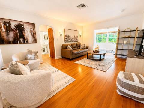 712 SE 11Th Court, home for sale on SE 11Th Court