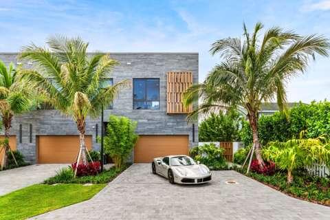 917 NE 8Th Avenue, home for sale on NE 8Th Avenue