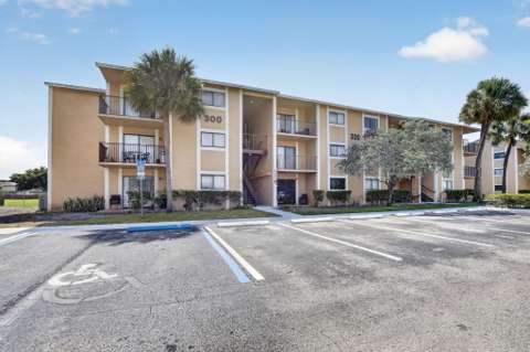 300 Palm Circle #106, home for sale in Pembroke Pines 33025