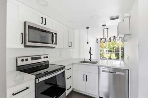 118 Royal Park Drive #1B, gated community for sale in Oakland Park