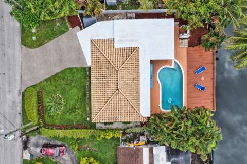 3672 NW 18Th Avenue, pool for sale in Oakland Park