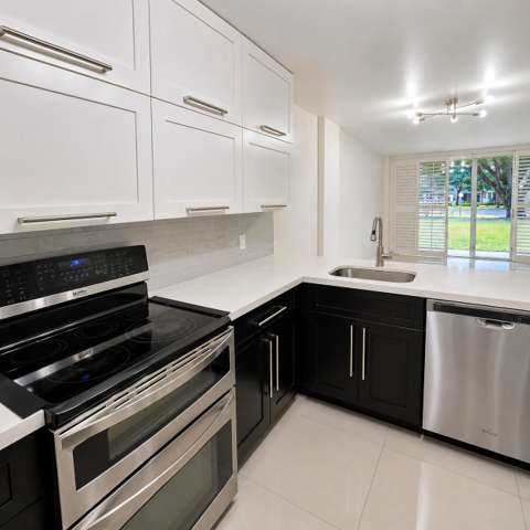 117 Royal Park Drive #1H, gated community for sale in Oakland Park