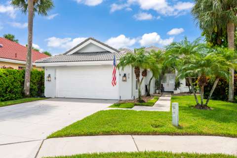 218 Hampton Court, pool for sale in Jupiter